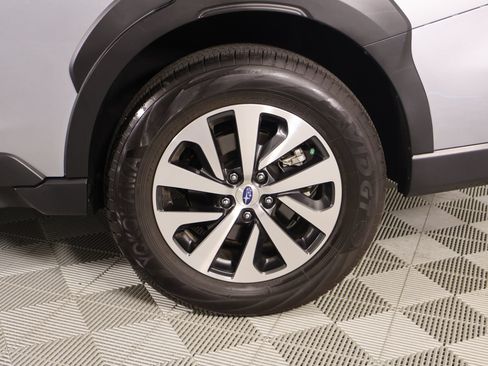 Used 2025 Subaru Outback Premium AWD/4WD image 19