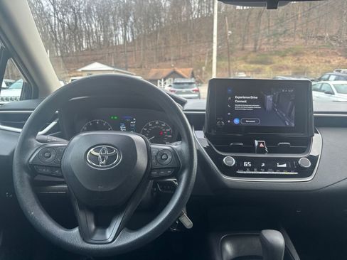 Used 2025 Toyota Corolla LE image 32