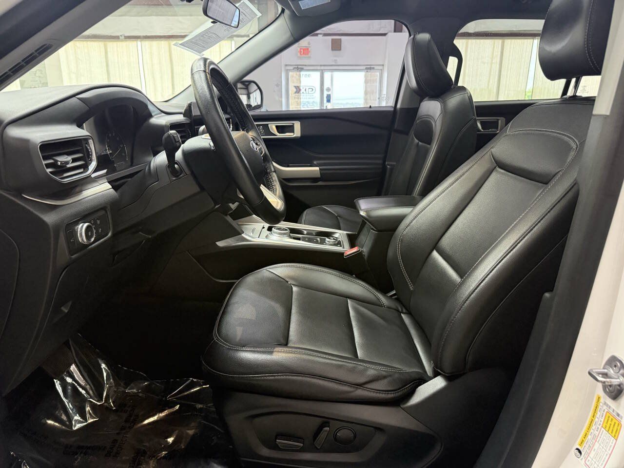 Used 2021 Ford Explorer XLT w/ Equipment Group 202A AWD/4WD image 11