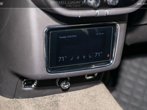 Used 2021 Bentley Bentayga Plug-In Hybrid AWD/4WD image 16