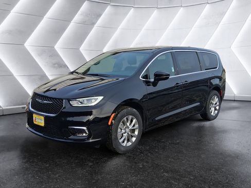 New 2026 Chrysler Pacifica Select image 2