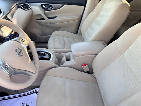 Used 2015 Nissan Rogue SV image 9