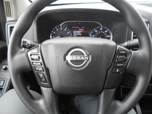 Used 2024 Nissan Frontier SV w/ Technology Package RWD image 16