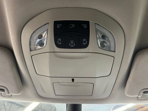 Used 2024 Chrysler Pacifica Touring-L FWD image 23