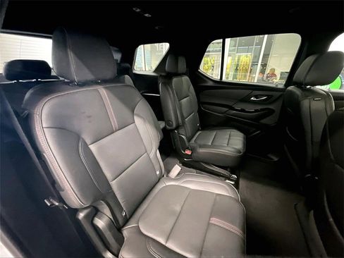 Used 2023 Chevrolet Traverse RS image 16