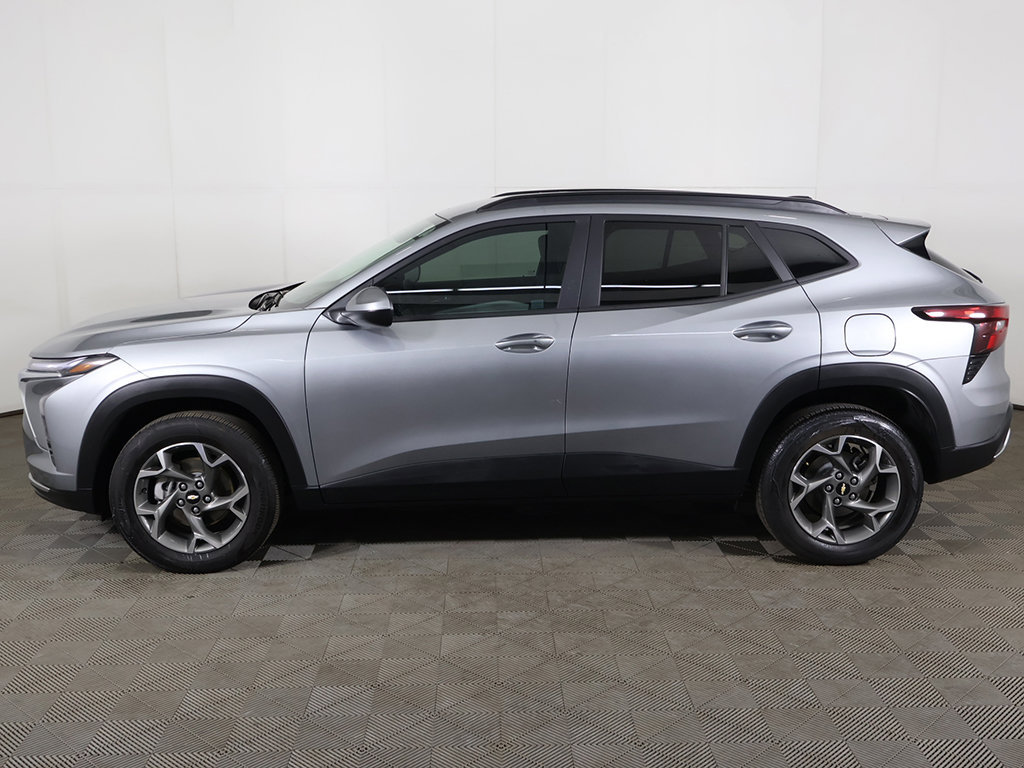 Used 2026 Chevrolet Trax LT w/ Driver Confidence Package FWD image 17