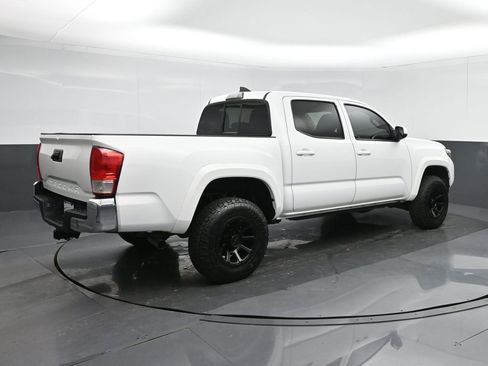 Used 2017 Toyota Tacoma SR5 w/ Tow Package image 7