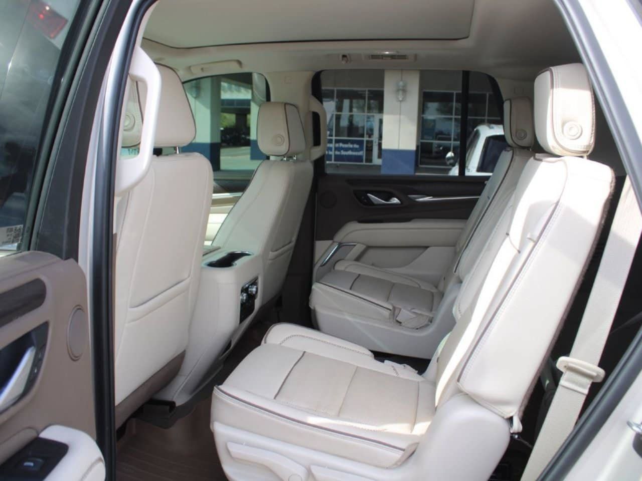 Used 2022 GMC Yukon Denali w/ Denali Premium Package AWD/4WD image 13