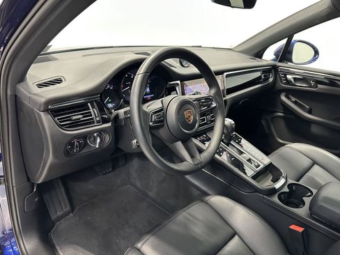 Certified 2026 Porsche Macan AWD/4WD image 4
