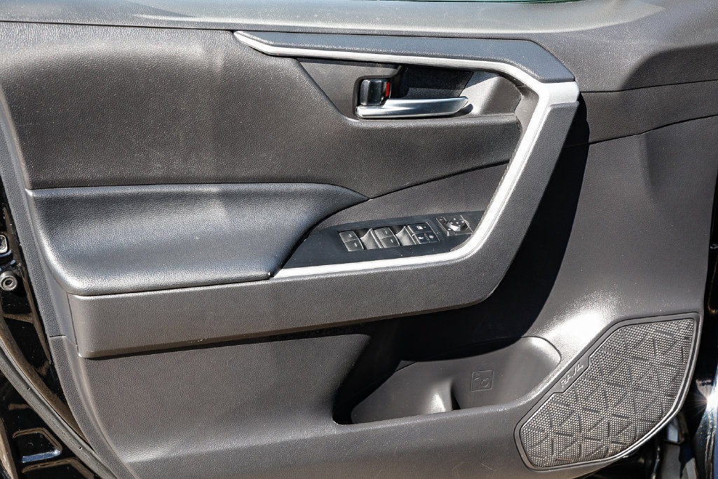 Used 2022 Toyota RAV4 XLE AWD/4WD image 39