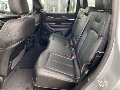 Used 2025 Jeep Grand Cherokee Limited image 24