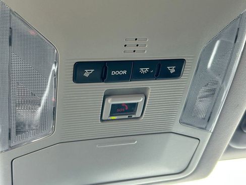 Used 2020 Toyota RAV4 XLE image 18