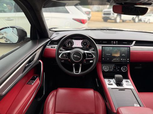 Used 2024 Jaguar F-PACE R-Dynamic S image 40