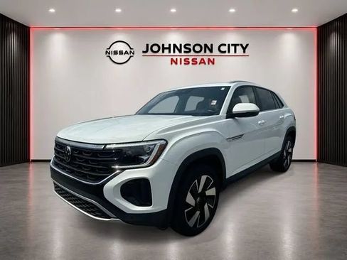 Used 2025 Volkswagen Atlas Cross Sport SE FWD image 9