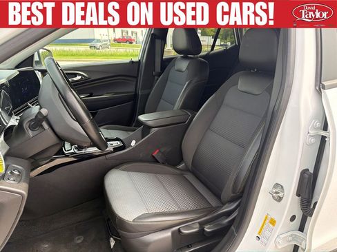 Used 2024 Chevrolet Trax LT w/ Driver Confidence Package FWD image 11