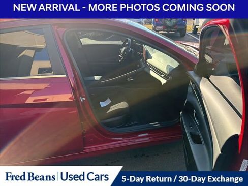 Certified 2025 Hyundai Elantra SEL image 9