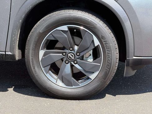Used 2025 Nissan Rogue SV AWD/4WD image 9