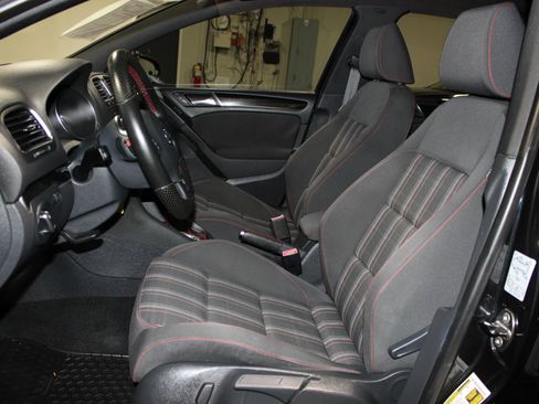 Used 2011 Volkswagen Golf 4-Door FWD image 21
