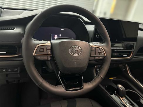 Used 2026 Toyota Grand Highlander AWD Hybrid image 11