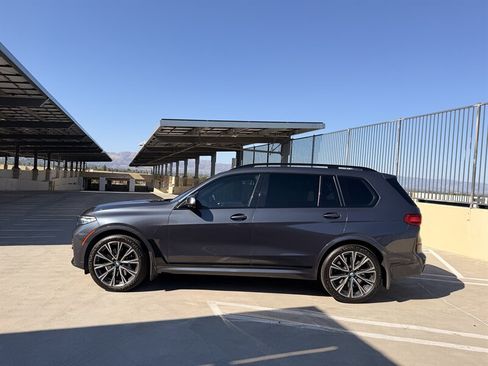 Used 2020 BMW X7 M50i w/ Dynamic Handling Package AWD/4WD image 2