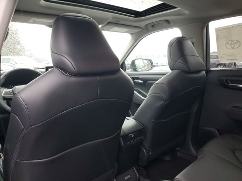 New 2026 Toyota Highlander XLE image 13