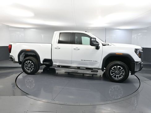 Used 2024 GMC Sierra 2500 SLE w/ SLE Value Package AWD/4WD image 4