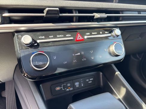 Certified 2025 Hyundai Tucson SEL AWD/4WD image 18