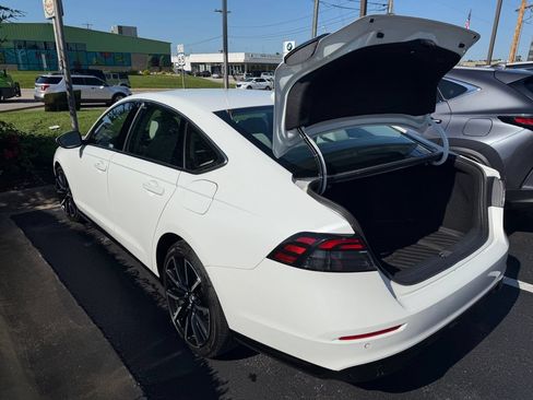 Used 2024 Honda Accord Touring image 6