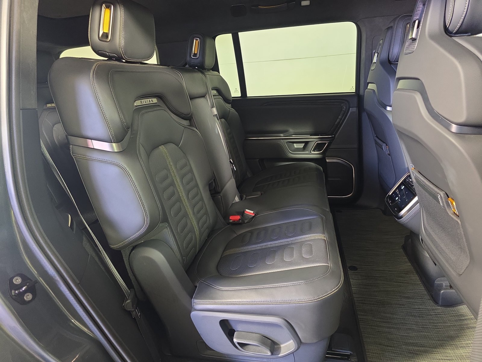 Used 2022 Rivian R1S Launch Edition Quad AWD/4WD image 23
