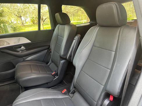 Used 2025 Mercedes-Benz GLS 450 4MATIC image 11