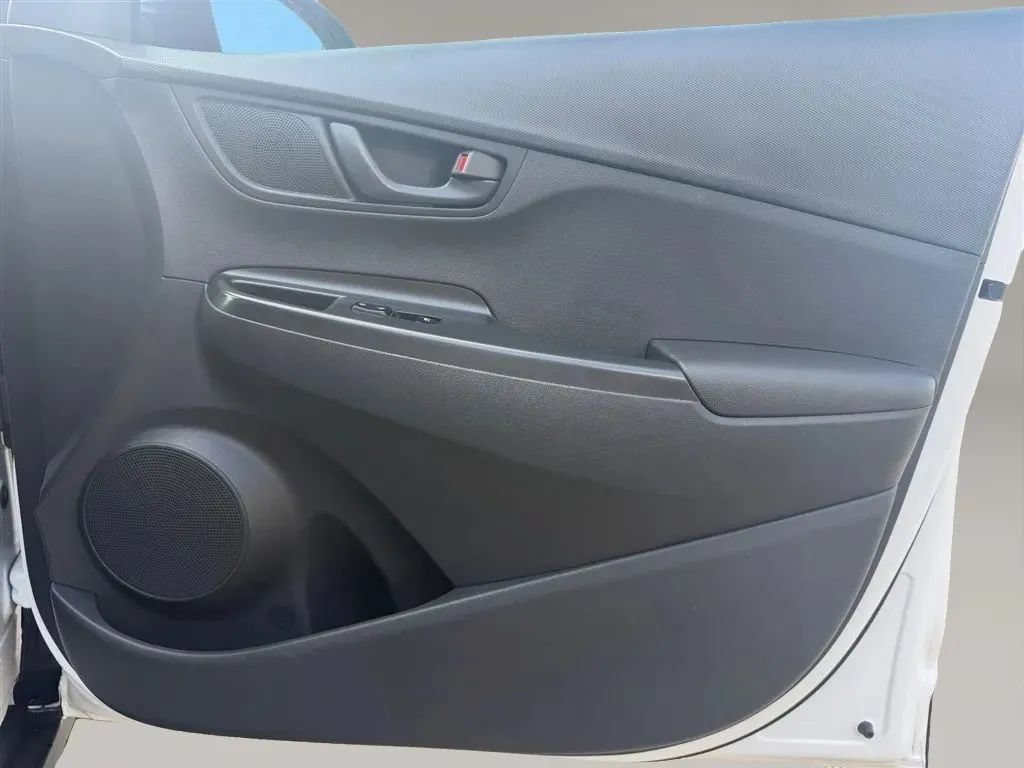 Used 2021 Hyundai Kona SEL FWD image 29