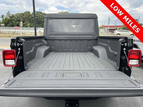 Used 2021 Jeep Gladiator Overland w/ Cold Weather Group AWD/4WD image 7
