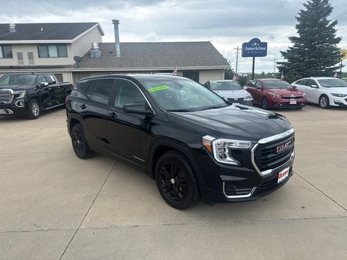 Used 2024 GMC Terrain SLE FWD image 1