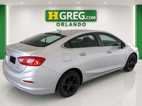 Used 2017 Chevrolet Cruze LT FWD image 4