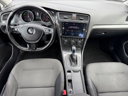 Used 2019 Volkswagen e-Golf SE w/ Driver Assistance Package image 19
