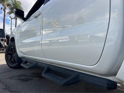 Used 2023 Nissan Frontier SV w/ Midnight Edition Package image 41