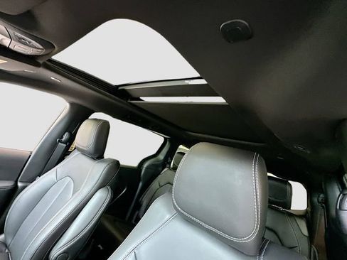 New 2026 Chrysler Pacifica Select image 22