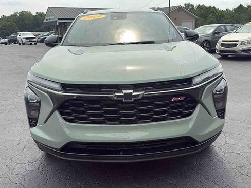Used 2024 Chevrolet Trax RS FWD image 3