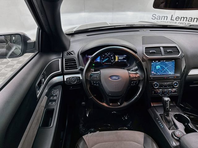 Used 2017 Ford Explorer XLT w/ Equipment Group 202A AWD/4WD image 23
