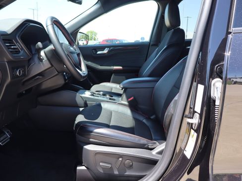 Used 2024 Ford Escape ST-Line w/ Tech Pack #1 AWD/4WD image 10