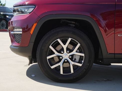 Certified 2025 Jeep Grand Cherokee Limited RWD image 5