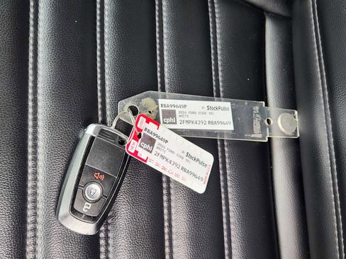 Used 2024 Ford Edge SEL image 33