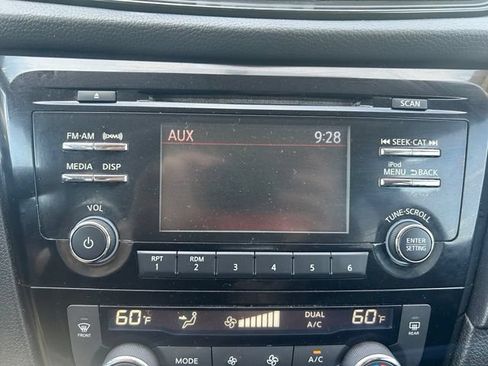 Used 2017 Nissan Rogue SV w/ SV Family Package FWD image 31