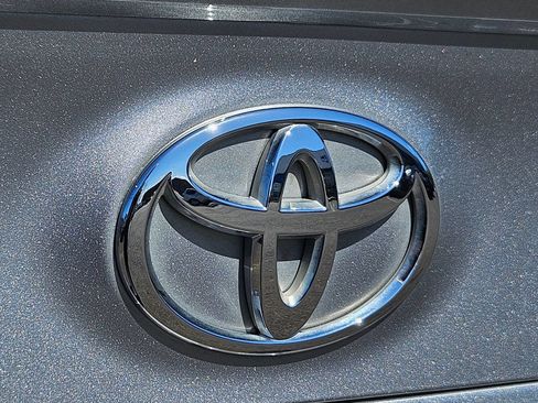 Used 2019 Toyota Camry XSE FWD image 26