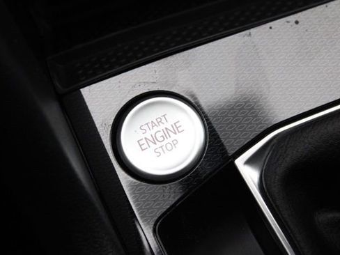 New 2026 Volkswagen Taos SE image 23