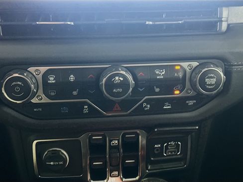 Used 2025 Jeep Wrangler Unlimited Sahara w/ Safety Group AWD/4WD image 23