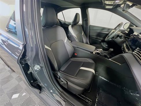 Used 2025 Toyota Camry SE image 29