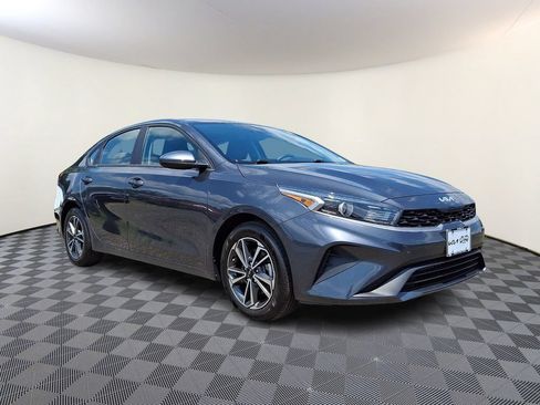 Certified 2022 Kia Forte LXS FWD image 1