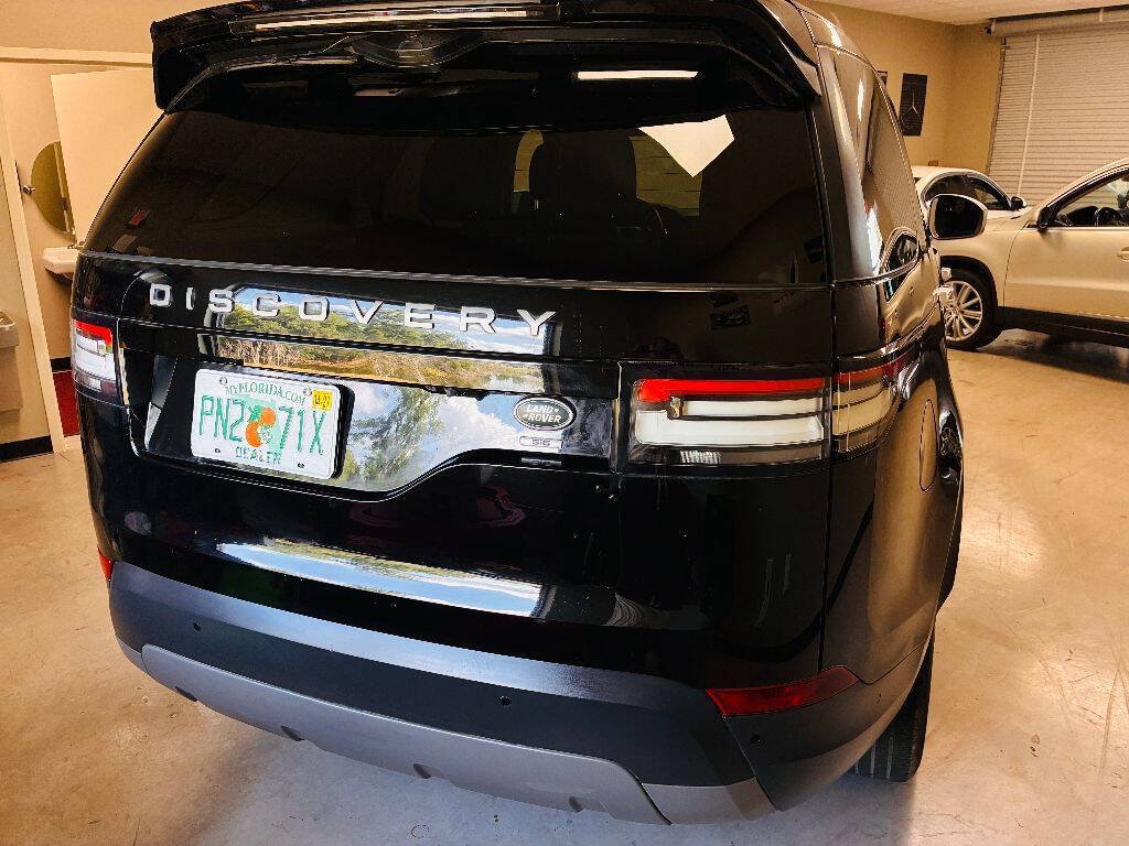 Used 2020 Land Rover Discovery SE AWD/4WD image 3