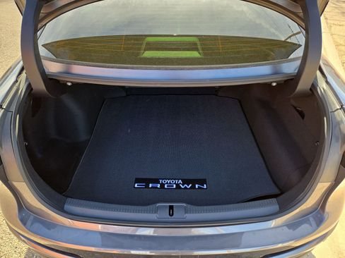 Used 2023 Toyota Crown Limited image 12